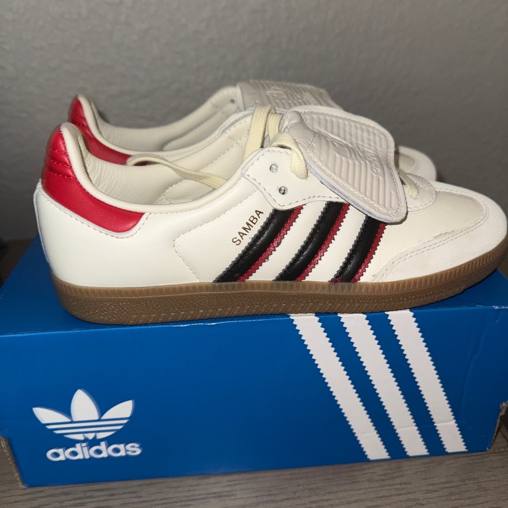 ADIDAS SAMBA LONG TONGUE SHOES 6men/7.5women